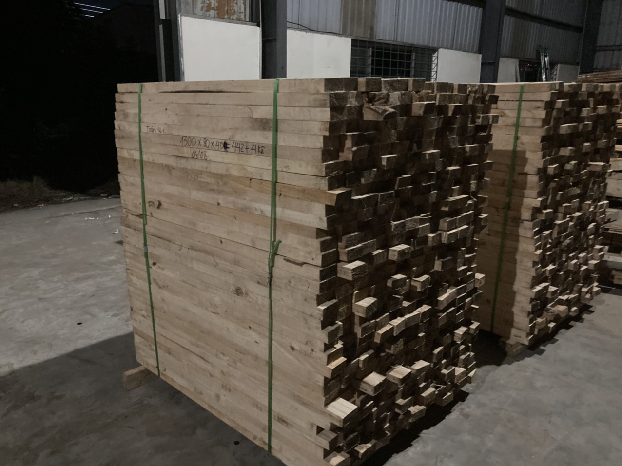 Cung cấp thanh gỗ thông sấy khô cho nhà xưởng gia công Pallet gỗ